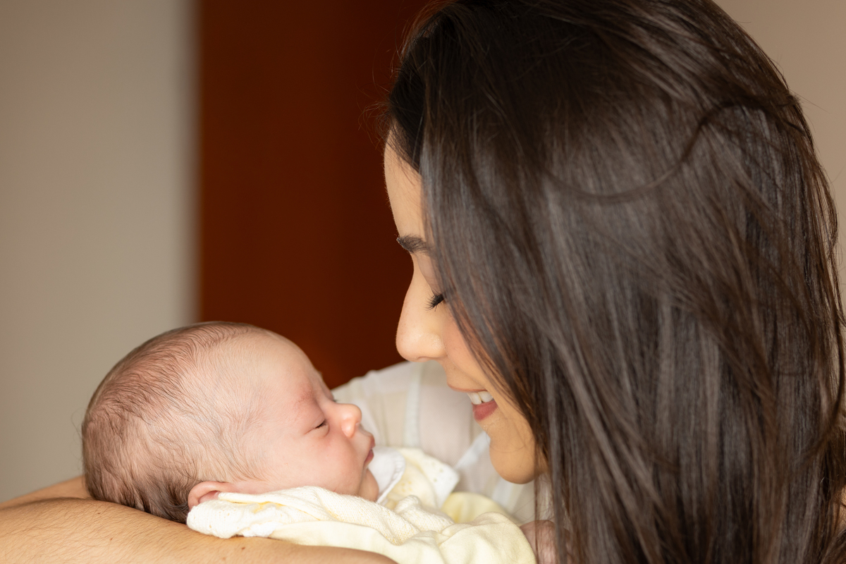 ensaio-newborn-lifestyle-ensaio-de-bebe-recem-nascido-fotografa-de-recem-nascido-em-barbacena-minas-gerais-melhor-fotografa-de-conselheiro-lafaiete-barbacena-fotografa-em-alto-rio-doce-fotografa-infantil-minas-gerais-isabela-lobato-fotografia-barbacena