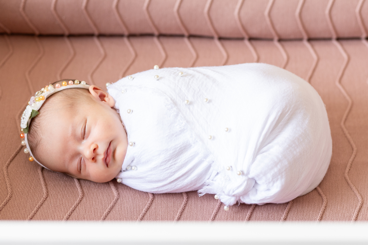ensaio-newborn-lifestyle-ensaio-de-bebe-recem-nascido-fotografa-de-recem-nascido-em-barbacena-minas-gerais-melhor-fotografa-de-conselheiro-lafaiete-barbacena-fotografa-em-alto-rio-doce-fotografa-infantil-minas-gerais-isabela-lobato-fotografia-barbacena