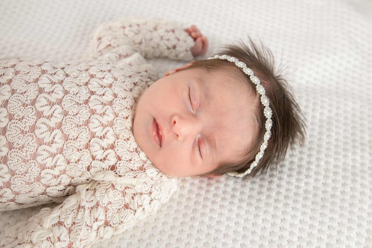 ensaio-newborn-ensaio-fotografico-de-bebe-recem-nascido-fotografa-de-recem-nascido-em-barbacena-minas-gerais-melhor-fotografa-de-conselheiro-lafaiete-barbacena-fotografa-em-alto-rio-doce-fotografa-infantil-minas-gerais-isabela-lobato-fotografia-barbacena
