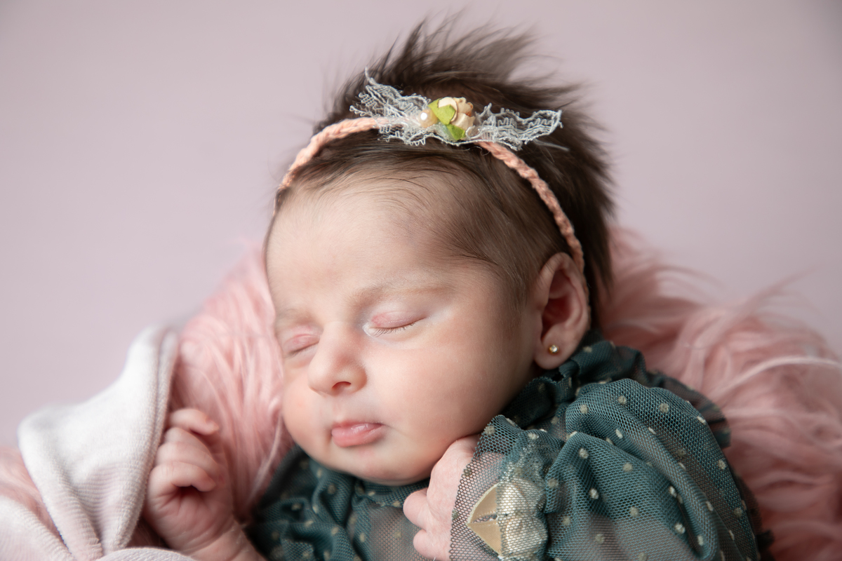 ensaio-newborn-ensaio-fotografico-de-bebe-recem-nascido-fotografa-de-recem-nascido-em-barbacena-minas-gerais-melhor-fotografa-de-conselheiro-lafaiete-barbacena-fotografa-em-alto-rio-doce-fotografa-infantil-minas-gerais-isabela-lobato-fotografia-barbacena