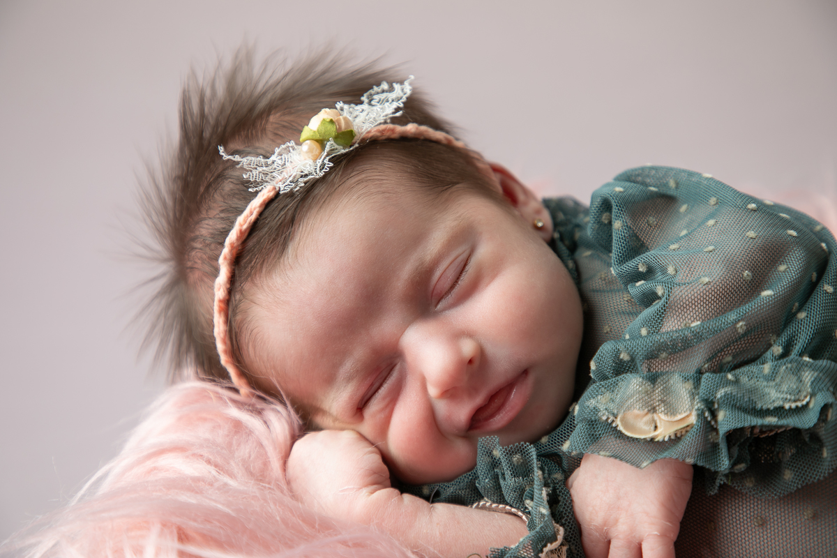ensaio-newborn-ensaio-fotografico-de-bebe-recem-nascido-fotografa-de-recem-nascido-em-barbacena-minas-gerais-melhor-fotografa-de-conselheiro-lafaiete-barbacena-fotografa-em-alto-rio-doce-fotografa-infantil-minas-gerais-isabela-lobato-fotografia-barbacena
