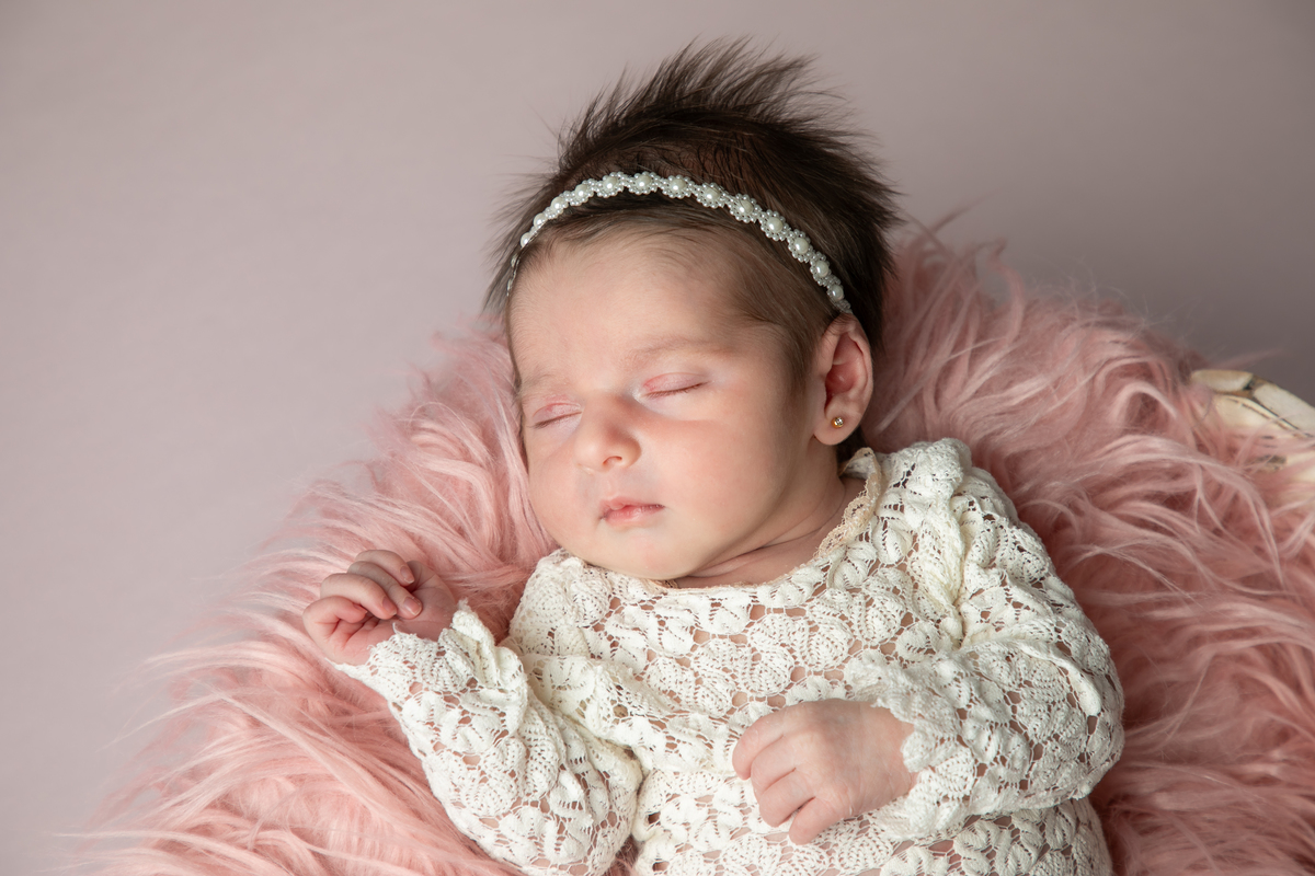 ensaio-newborn-ensaio-fotografico-de-bebe-recem-nascido-fotografa-de-recem-nascido-em-barbacena-minas-gerais-melhor-fotografa-de-conselheiro-lafaiete-barbacena-fotografa-em-alto-rio-doce-fotografa-infantil-minas-gerais-isabela-lobato-fotografia-barbacena