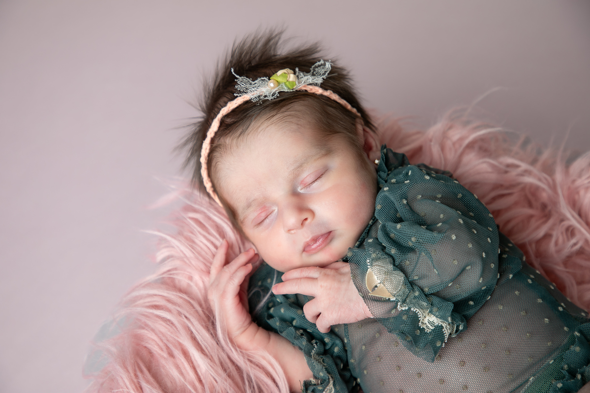 ensaio-newborn-ensaio-fotografico-de-bebe-recem-nascido-fotografa-de-recem-nascido-em-barbacena-minas-gerais-melhor-fotografa-de-conselheiro-lafaiete-barbacena-fotografa-em-alto-rio-doce-fotografa-infantil-minas-gerais-isabela-lobato-fotografia-barbacena