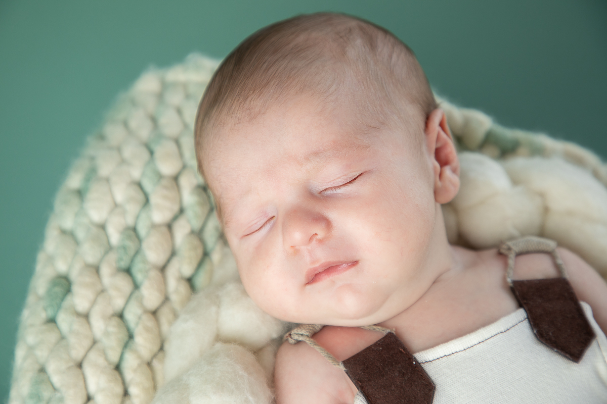 ensaio-newborn-ensaio-fotografico-de-bebe-recem-nascido-fotografa-de-recem-nascido-em-barbacena-minas-gerais-melhor-fotografa-de-conselheiro-lafaiete-barbacena-fotografa-em-alto-rio-doce-fotografa-infantil-minas-gerais-isabela-lobato-fotografia-barbacena