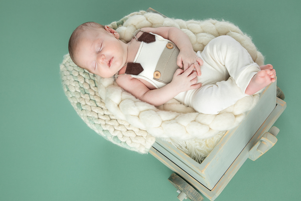 ensaio-newborn-ensaio-fotografico-de-bebe-recem-nascido-fotografa-de-recem-nascido-em-barbacena-minas-gerais-melhor-fotografa-de-conselheiro-lafaiete-barbacena-fotografa-em-alto-rio-doce-fotografa-infantil-minas-gerais-isabela-lobato-fotografia-barbacena