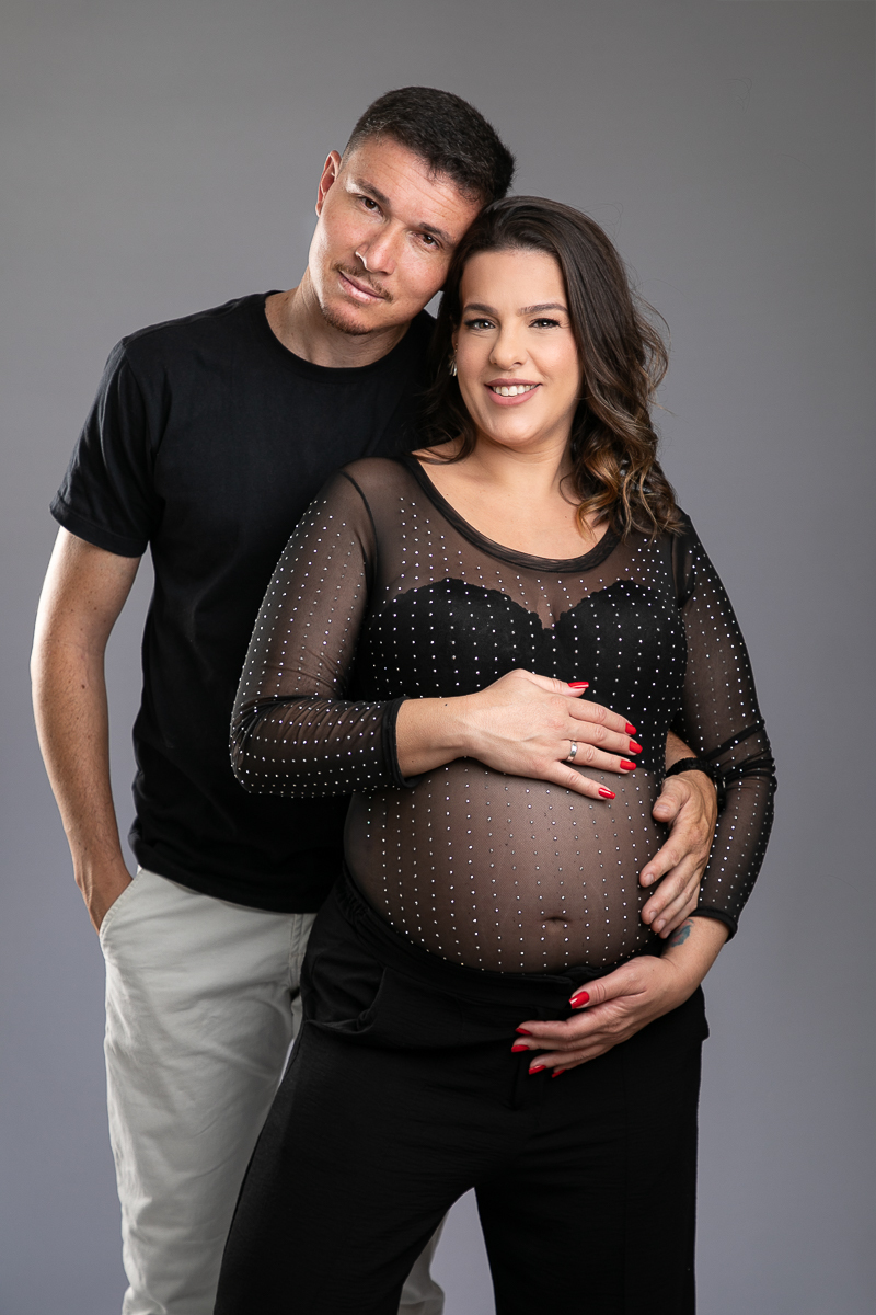 ensaio-fotografico-gestante-em-estudio-pregnancy-photo-shoot-studio-pregnancy-ensaio-gestante-com-flores-naturais-ideia-de-poses-para-foto-de-gestantes-ideia-de-roupas-para-ensaio-gestante-em-estudio-fotografa-de-gestante-em-barbacena-isabela-lobato-fotos