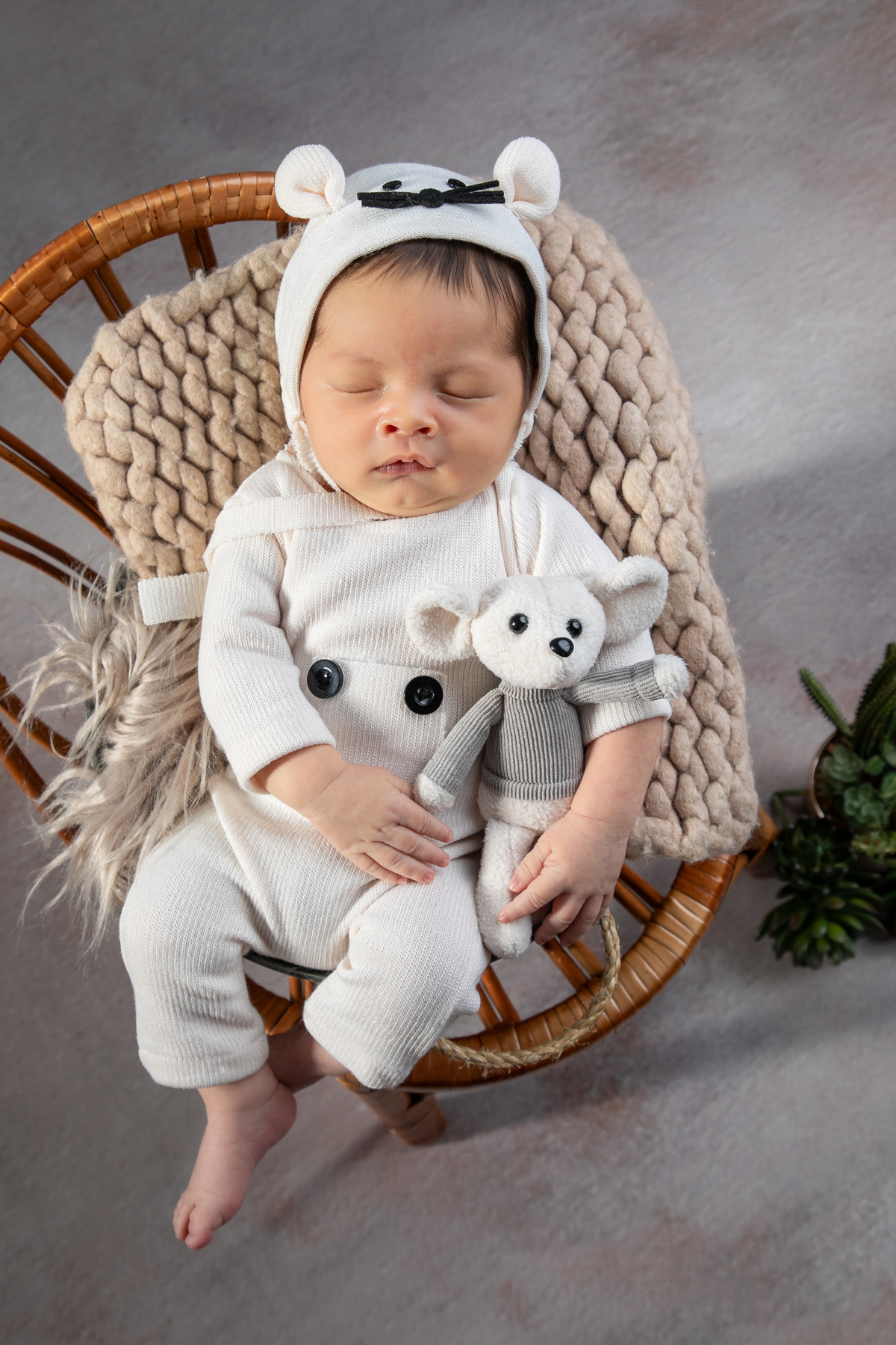 ensaio-fotografico-de-recem-nascido-em-barbacena-fotografa-especializada-em-bebes-recem-nascido-melhor-fotografo-de-barbacena-fotografo-de-aniversario-infantil-em-barbacena-referencia-em-fotografia-em-barbacena-e-regiao-estudio-fotografico-isabela-lobato