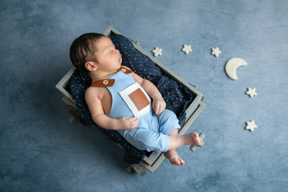ensaio-fotografico-de-recem-nascido-em-barbacena-fotografa-especializada-em-bebes-recem-nascido-melhor-fotografo-de-barbacena-fotografo-de-aniversario-infantil-em-barbacena-referencia-em-fotografia-em-barbacena-e-regiao-estudio-fotografico-isabela-lobato