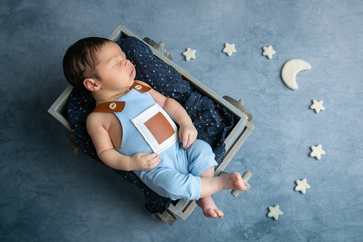 ensaio-fotografico-de-recem-nascido-em-barbacena-fotografa-especializada-em-bebes-recem-nascido-melhor-fotografo-de-barbacena-fotografo-de-aniversario-infantil-em-barbacena-referencia-em-fotografia-em-barbacena-e-regiao-estudio-fotografico-isabela-lobato