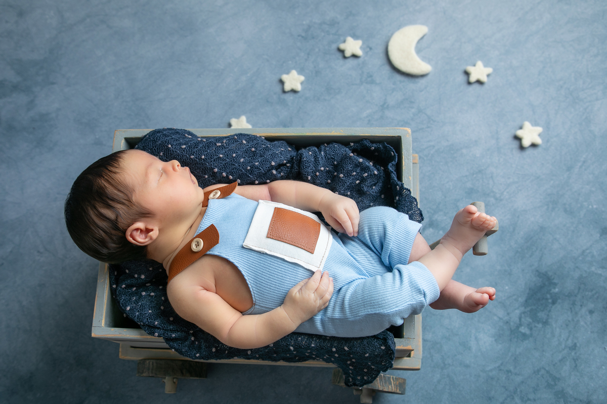 ensaio-fotografico-de-recem-nascido-em-barbacena-fotografa-especializada-em-bebes-recem-nascido-melhor-fotografo-de-barbacena-fotografo-de-aniversario-infantil-em-barbacena-referencia-em-fotografia-em-barbacena-e-regiao-estudio-fotografico-isabela-lobato