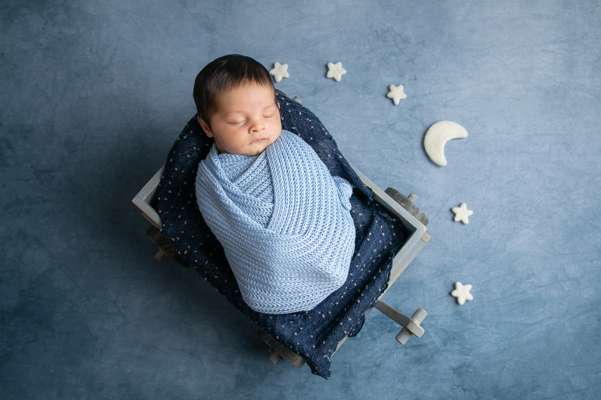 ensaio-fotografico-de-recem-nascido-em-barbacena-fotografa-especializada-em-bebes-recem-nascido-melhor-fotografo-de-barbacena-fotografo-de-aniversario-infantil-em-barbacena-referencia-em-fotografia-em-barbacena-e-regiao-estudio-fotografico-isabela-lobato
