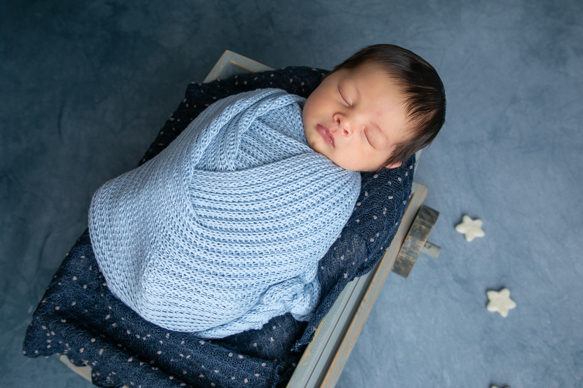 ensaio-fotografico-de-recem-nascido-em-barbacena-fotografa-especializada-em-bebes-recem-nascido-melhor-fotografo-de-barbacena-fotografo-de-aniversario-infantil-em-barbacena-referencia-em-fotografia-em-barbacena-e-regiao-estudio-fotografico-isabela-lobato