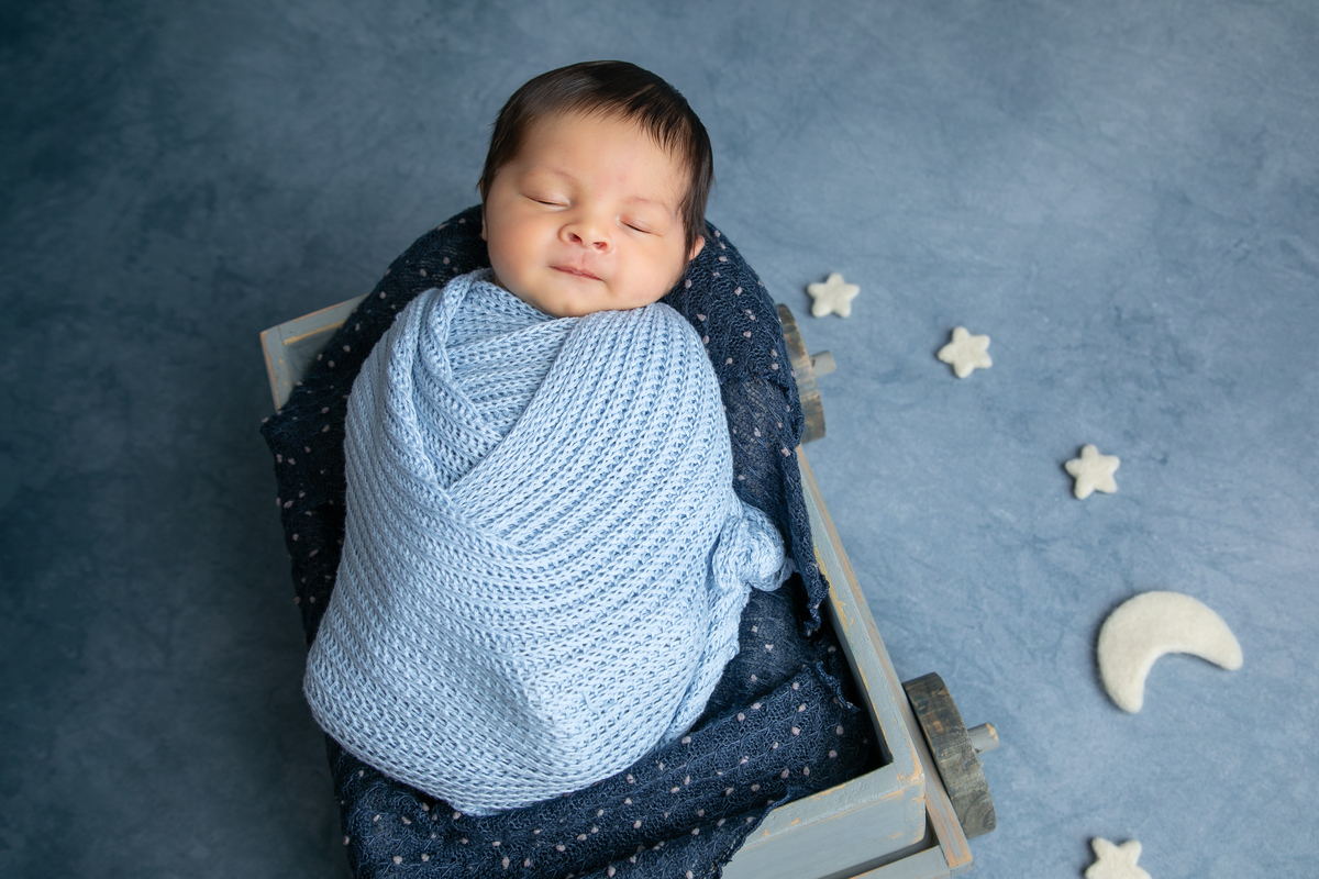 ensaio-fotografico-de-recem-nascido-em-barbacena-fotografa-especializada-em-bebes-recem-nascido-melhor-fotografo-de-barbacena-fotografo-de-aniversario-infantil-em-barbacena-referencia-em-fotografia-em-barbacena-e-regiao-estudio-fotografico-isabela-lobato