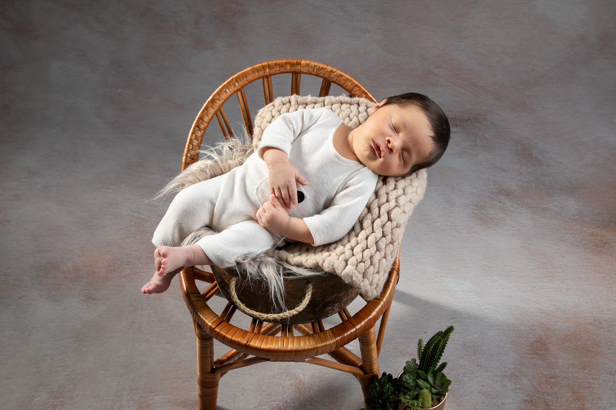 ensaio-fotografico-de-recem-nascido-em-barbacena-fotografa-especializada-em-bebes-recem-nascido-melhor-fotografo-de-barbacena-fotografo-de-aniversario-infantil-em-barbacena-referencia-em-fotografia-em-barbacena-e-regiao-estudio-fotografico-isabela-lobato
