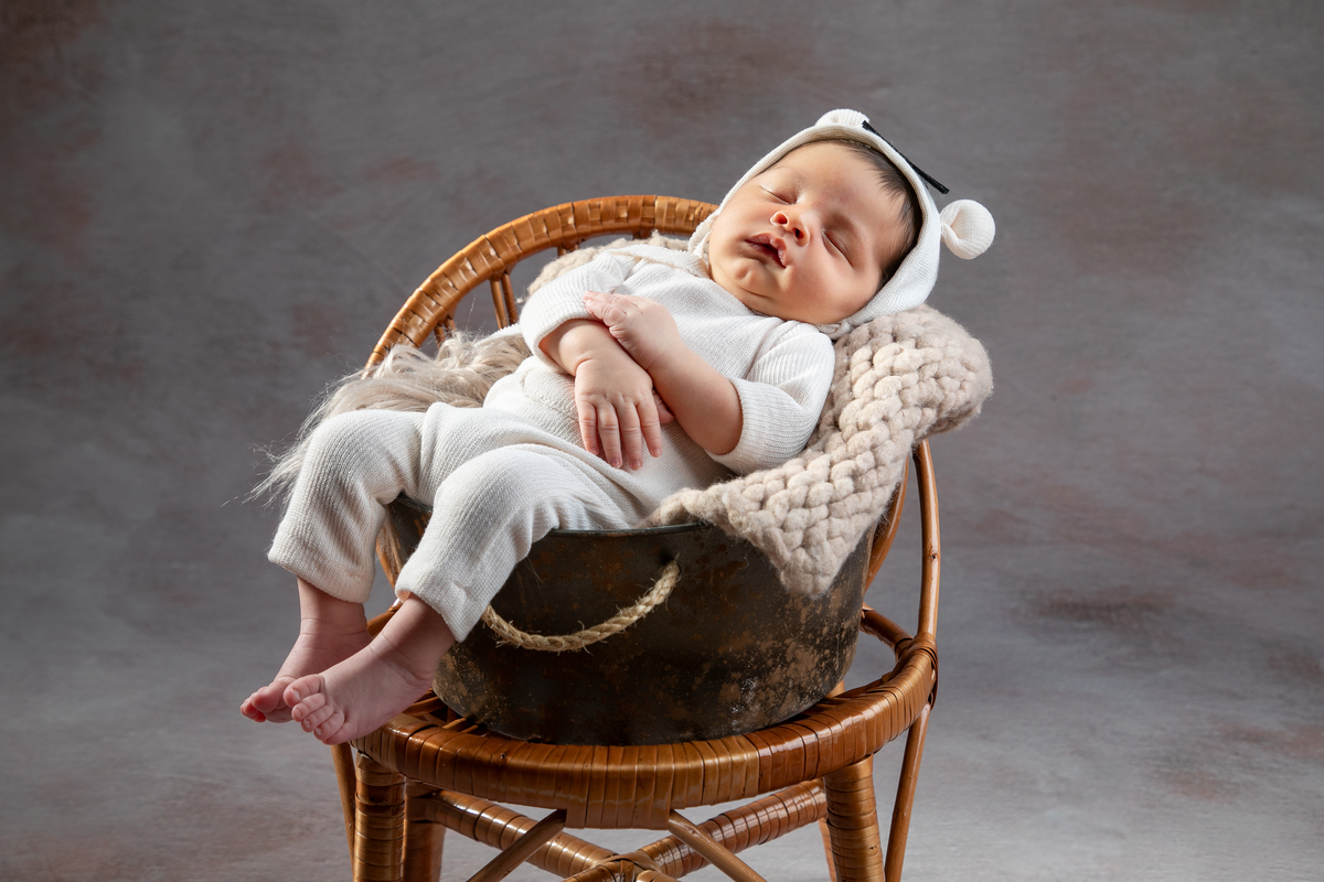 ensaio-fotografico-de-recem-nascido-em-barbacena-fotografa-especializada-em-bebes-recem-nascido-melhor-fotografo-de-barbacena-fotografo-de-aniversario-infantil-em-barbacena-referencia-em-fotografia-em-barbacena-e-regiao-estudio-fotografico-isabela-lobato