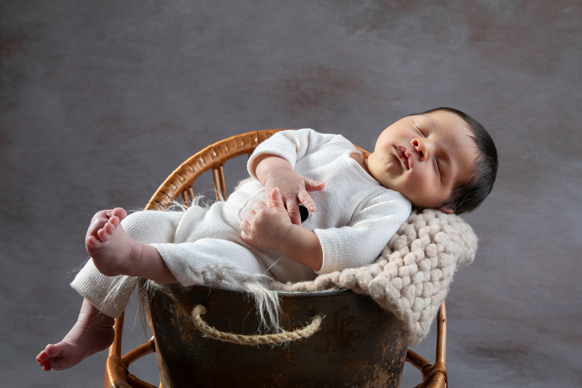 ensaio-fotografico-de-recem-nascido-em-barbacena-fotografa-especializada-em-bebes-recem-nascido-melhor-fotografo-de-barbacena-fotografo-de-aniversario-infantil-em-barbacena-referencia-em-fotografia-em-barbacena-e-regiao-estudio-fotografico-isabela-lobato