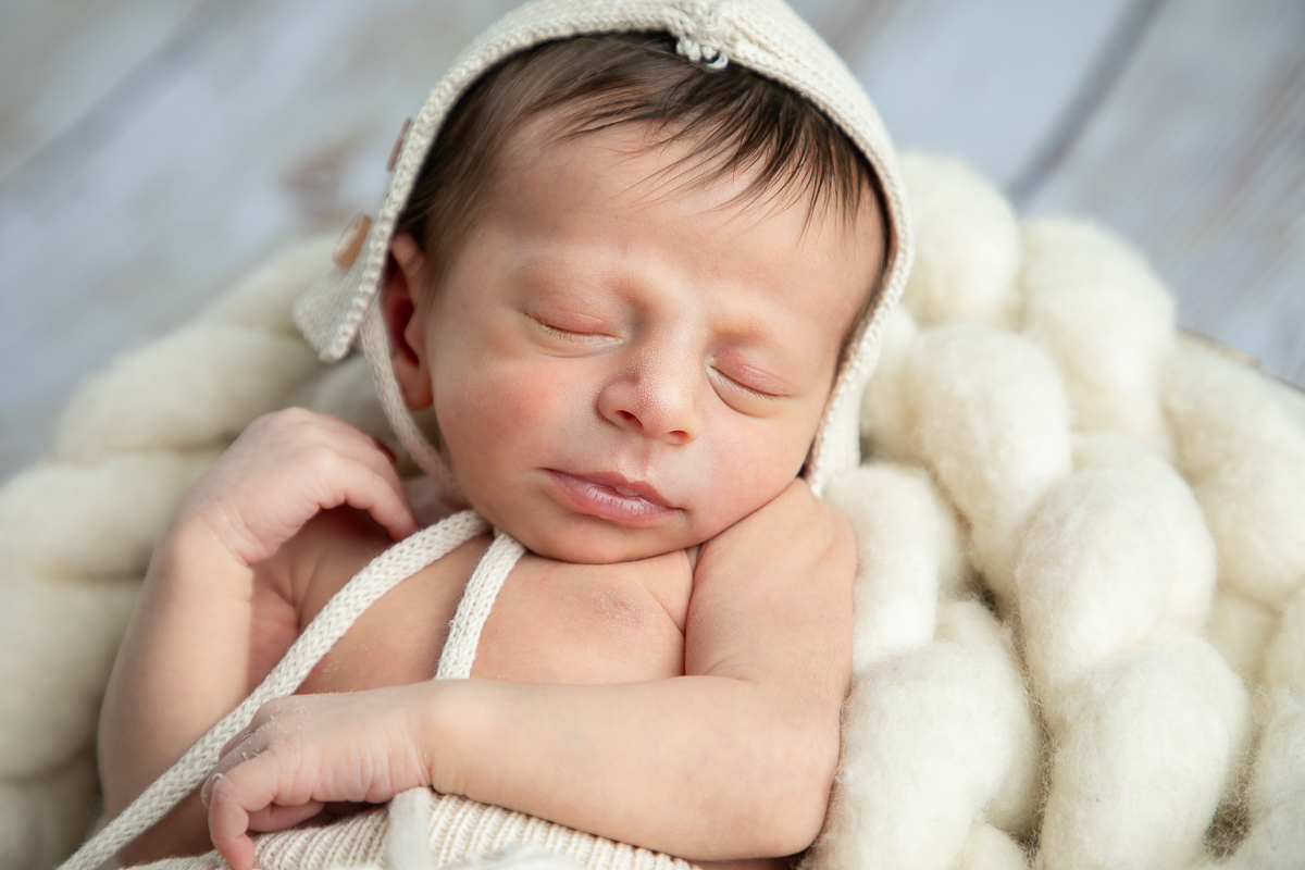 ensaio-fotografico-de-recem-nascido-em-barbacena-fotografa-especializada-em-bebes-recem-nascido-melhor-fotografo-de-barbacena-fotografo-de-aniversario-infantil-em-barbacena-referencia-em-fotografia-em-barbacena-e-regiao-estudio-fotografico-isabela-lobato