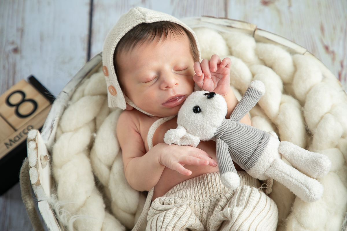 ensaio-fotografico-de-recem-nascido-em-barbacena-fotografa-especializada-em-bebes-recem-nascido-melhor-fotografo-de-barbacena-fotografo-de-aniversario-infantil-em-barbacena-referencia-em-fotografia-em-barbacena-e-regiao-estudio-fotografico-isabela-lobato