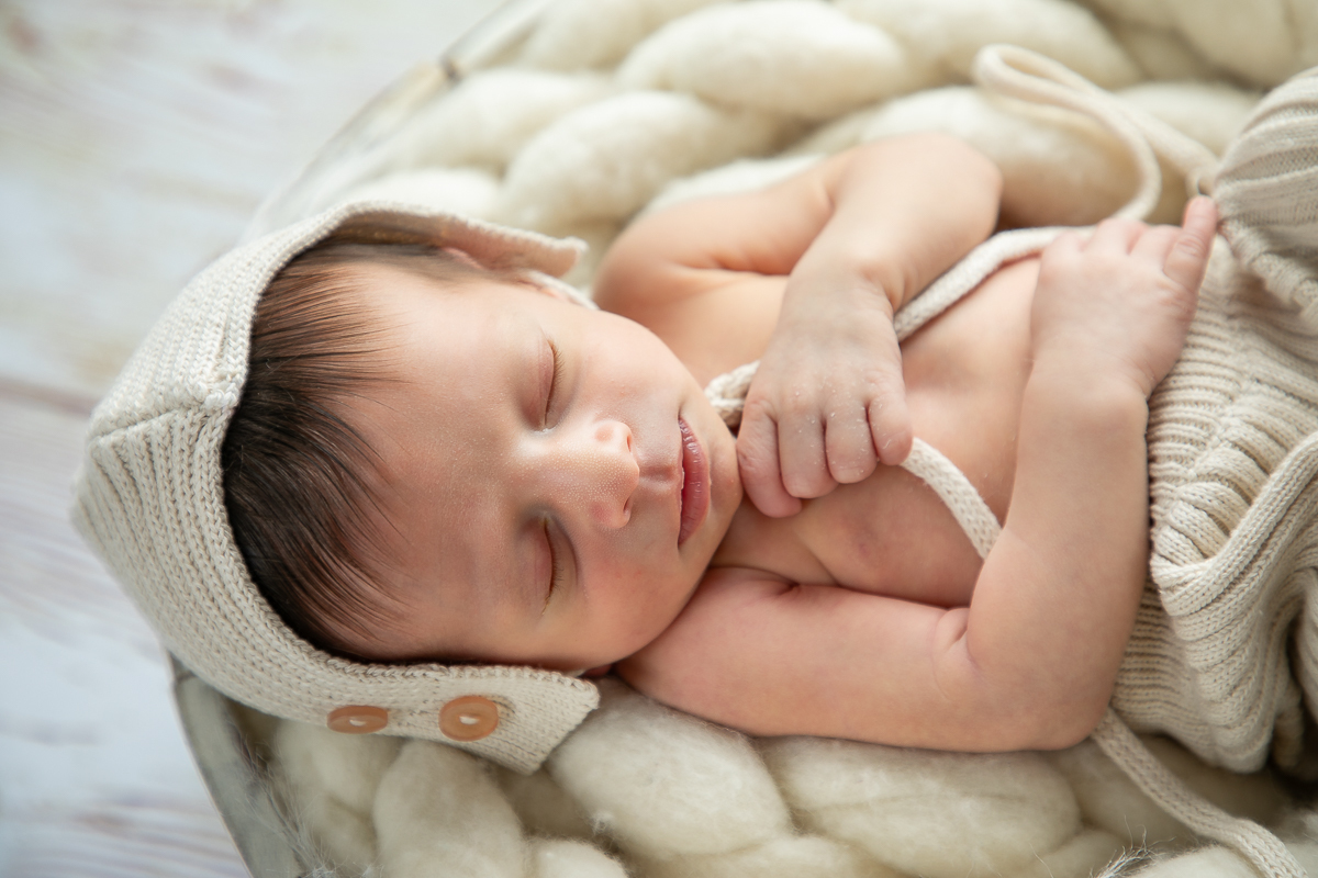 ensaio-fotografico-de-recem-nascido-em-barbacena-fotografa-especializada-em-bebes-recem-nascido-melhor-fotografo-de-barbacena-fotografo-de-aniversario-infantil-em-barbacena-referencia-em-fotografia-em-barbacena-e-regiao-estudio-fotografico-isabela-lobato
