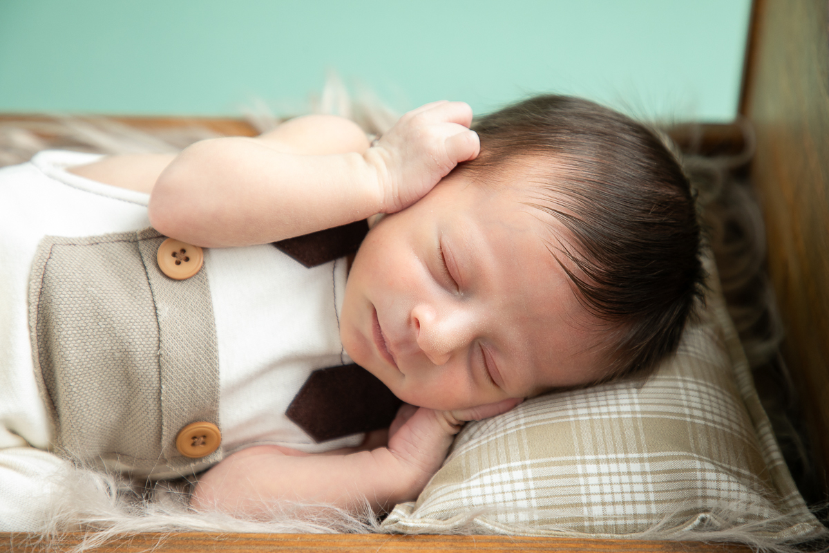 ensaio-fotografico-de-recem-nascido-em-barbacena-fotografa-especializada-em-bebes-recem-nascido-melhor-fotografo-de-barbacena-fotografo-de-aniversario-infantil-em-barbacena-referencia-em-fotografia-em-barbacena-e-regiao-estudio-fotografico-isabela-lobato