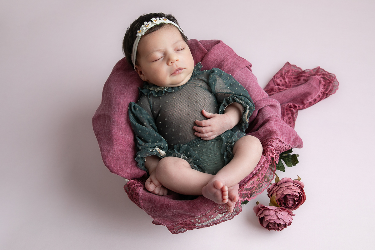 ensaio-newborn-ensaio-fotografico-de-bebe-recem-nascido-fotografa-de-recem-nascido-em-barbacena-minas-gerais-melhor-fotografa-de-conselheiro-lafaiete-barbacena-fotografa-em-alto-rio-doce-fotografa-infantil-minas-gerais-isabela-lobato-fotografia-barbacena