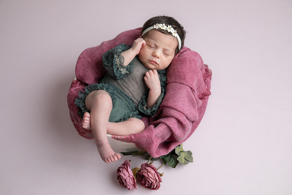 ensaio-newborn-ensaio-fotografico-de-bebe-recem-nascido-fotografa-de-recem-nascido-em-barbacena-minas-gerais-melhor-fotografa-de-conselheiro-lafaiete-barbacena-fotografa-em-alto-rio-doce-fotografa-infantil-minas-gerais-isabela-lobato-fotografia-barbacena