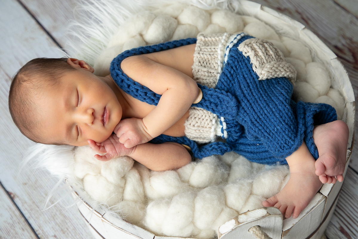 ensaio-newborn-ensaio-fotografico-de-bebe-recem-nascido-fotografa-de-recem-nascido-em-barbacena-minas-gerais-melhor-fotografa-de-conselheiro-lafaiete-barbacena-fotografa-em-alto-rio-doce-fotografa-infantil-minas-gerais-isabela-lobato-fotografia-barbacena