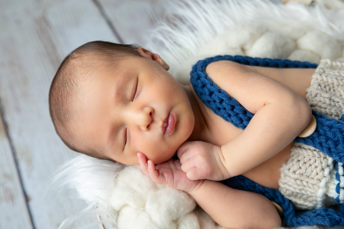 ensaio-newborn-ensaio-fotografico-de-bebe-recem-nascido-fotografa-de-recem-nascido-em-barbacena-minas-gerais-melhor-fotografa-de-conselheiro-lafaiete-barbacena-fotografa-em-alto-rio-doce-fotografa-infantil-minas-gerais-isabela-lobato-fotografia-barbacena
