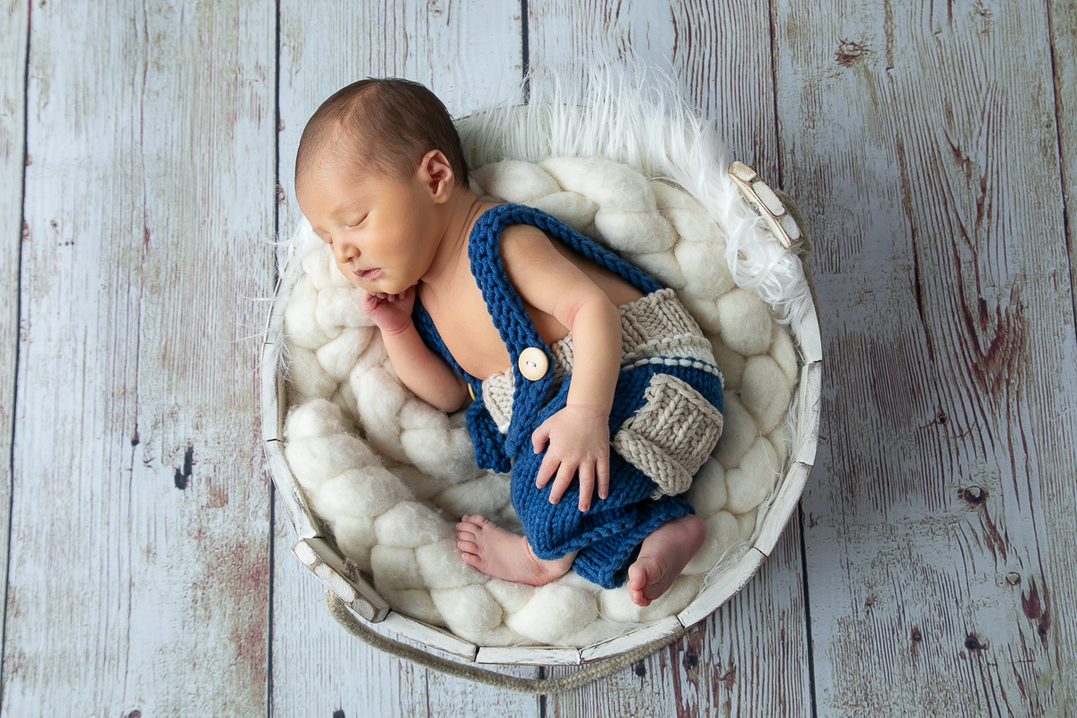 ensaio-newborn-ensaio-fotografico-de-bebe-recem-nascido-fotografa-de-recem-nascido-em-barbacena-minas-gerais-melhor-fotografa-de-conselheiro-lafaiete-barbacena-fotografa-em-alto-rio-doce-fotografa-infantil-minas-gerais-isabela-lobato-fotografia-barbacena
