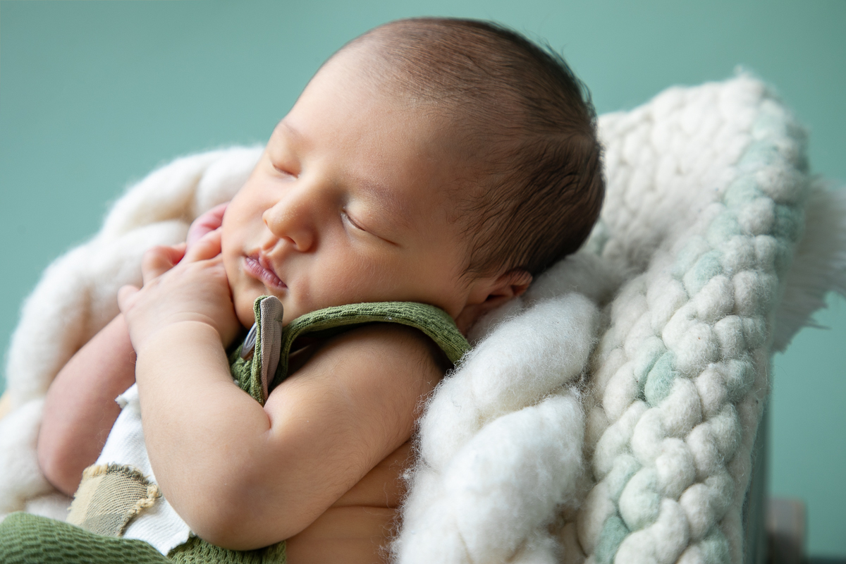 ensaio-newborn-ensaio-fotografico-de-bebe-recem-nascido-fotografa-de-recem-nascido-em-barbacena-minas-gerais-melhor-fotografa-de-conselheiro-lafaiete-barbacena-fotografa-em-alto-rio-doce-fotografa-infantil-minas-gerais-isabela-lobato-fotografia-barbacena