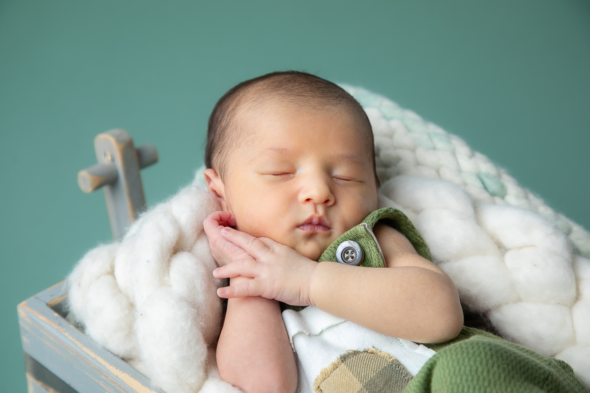 ensaio-newborn-ensaio-fotografico-de-bebe-recem-nascido-fotografa-de-recem-nascido-em-barbacena-minas-gerais-melhor-fotografa-de-conselheiro-lafaiete-barbacena-fotografa-em-alto-rio-doce-fotografa-infantil-minas-gerais-isabela-lobato-fotografia-barbacena