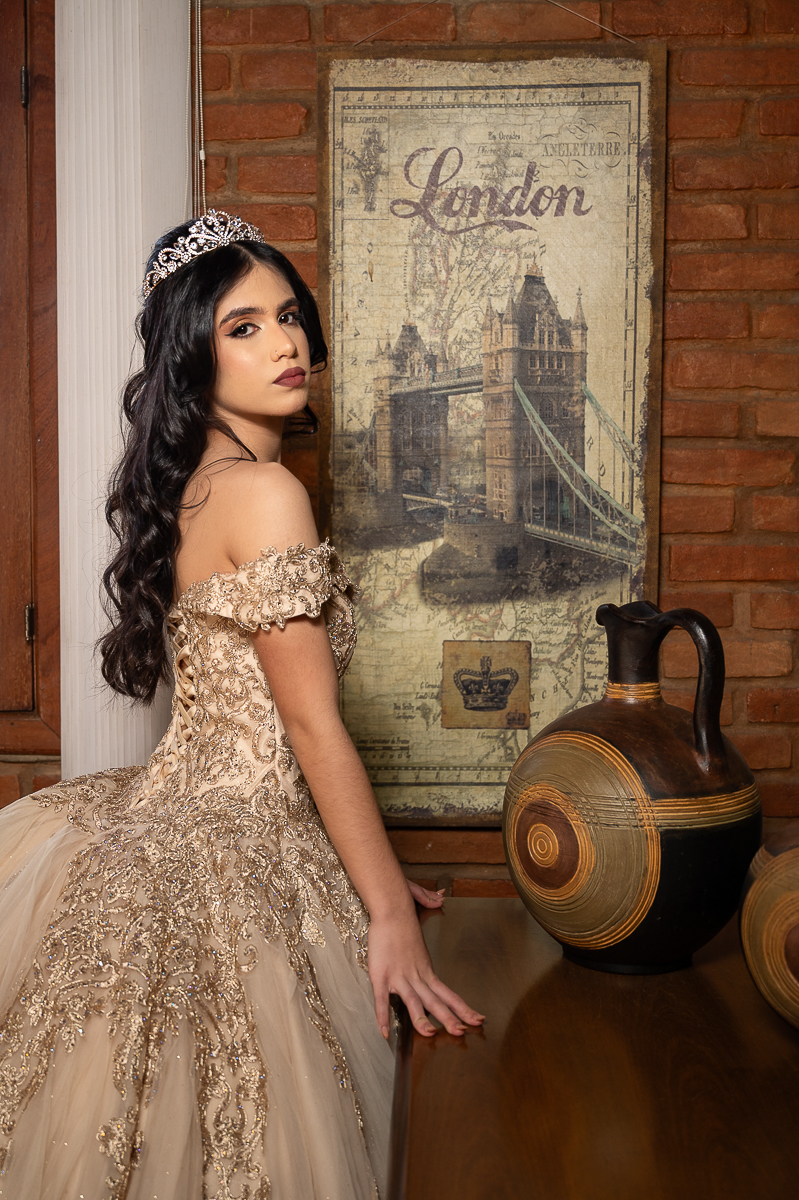 ensaio-fotografico-externo-de-15-anos-fotografa-de-15-anos-em-barbacena-mg-fotografo-em-barbacena-isabela-lobato-fotografia-castelo-de-montana-debutante-ensaio-fotografico-da-realeza-debutante-a-princesa-no-castelo-de-montana-em-Antonio-Carlos-MG