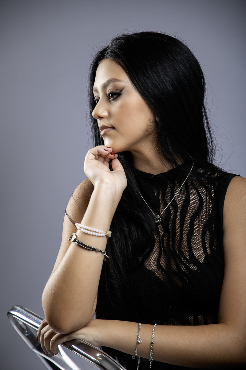 ensaio-fotografico-estudio-ensaio-feminino-de-aniversario-modelo-fotografico-luz-de-estudio-look-para-ensaio-fotografico-em-estudio-melhor-fotografa-de-barbacena-isabela-lobato-fotografia