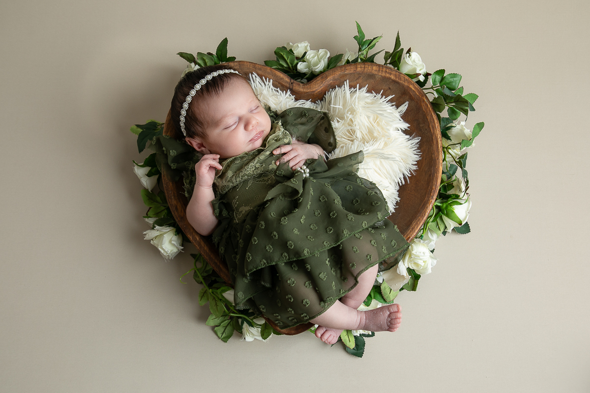 ensaio-newborn-ensaio-fotografico-de-bebe-recem-nascido-fotografa-de-recem-nascido-em-barbacena-minas-gerais-melhor-fotografa-de-conselheiro-lafaiete-barbacena-fotografa-em-alto-rio-doce-fotografa-infantil-minas-gerais-isabela-lobato-fotografia-barbacena