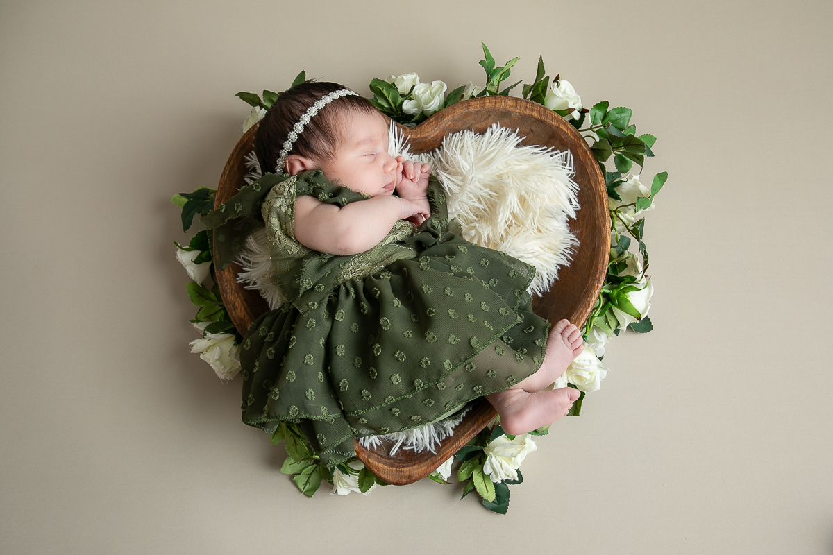 ensaio-newborn-ensaio-fotografico-de-bebe-recem-nascido-fotografa-de-recem-nascido-em-barbacena-minas-gerais-melhor-fotografa-de-conselheiro-lafaiete-barbacena-fotografa-em-alto-rio-doce-fotografa-infantil-minas-gerais-isabela-lobato-fotografia-barbacena