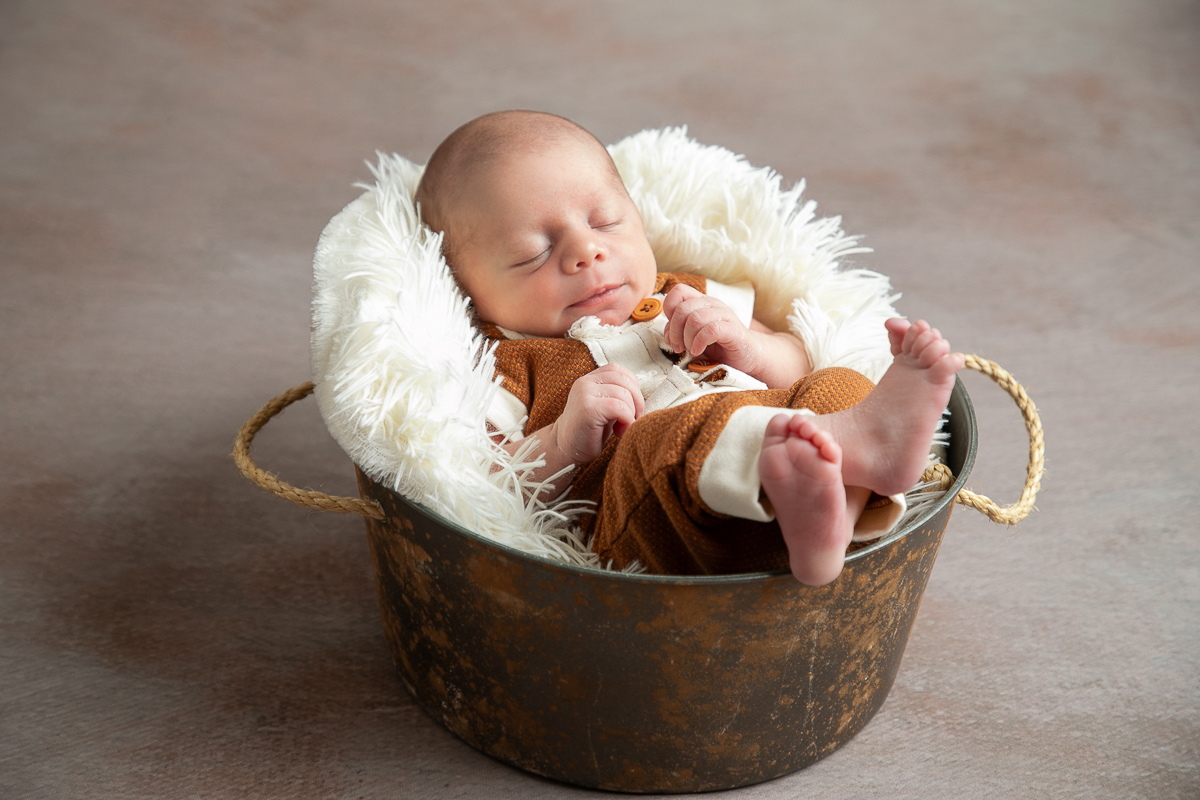 ensaio-newborn-ensaio-fotografico-de-bebe-recem-nascido-fotografa-de-recem-nascido-em-barbacena-minas-gerais-melhor-fotografa-de-conselheiro-lafaiete-barbacena-fotografa-em-alto-rio-doce-fotografa-infantil-minas-gerais-isabela-lobato-fotografia-barbacena