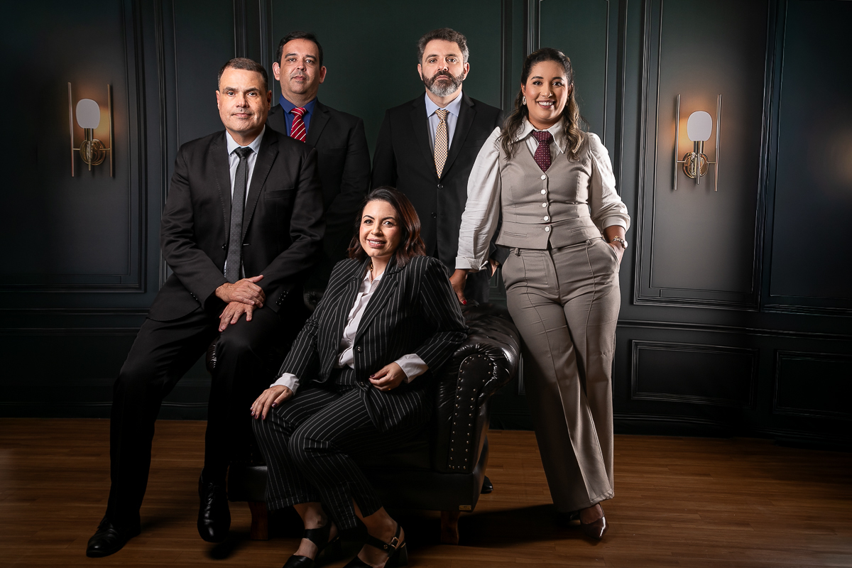 advogados-em-barbacena-escritorio-de-advocacia-tatiane-costa-e-advogados-associados-posicionamento-de-imagem-de-advogados-fotografa-especializada-em-retratos-corporativos-isabela-lobato-fotografia-em-barbacena-e-regiao