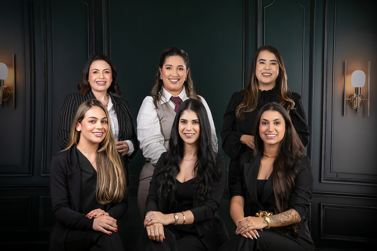 advogados-em-barbacena-escritorio-de-advocacia-tatiane-costa-e-advogados-associados-posicionamento-de-imagem-de-advogados-fotografa-especializada-em-retratos-corporativos-isabela-lobato-fotografia-em-barbacena-e-regiao