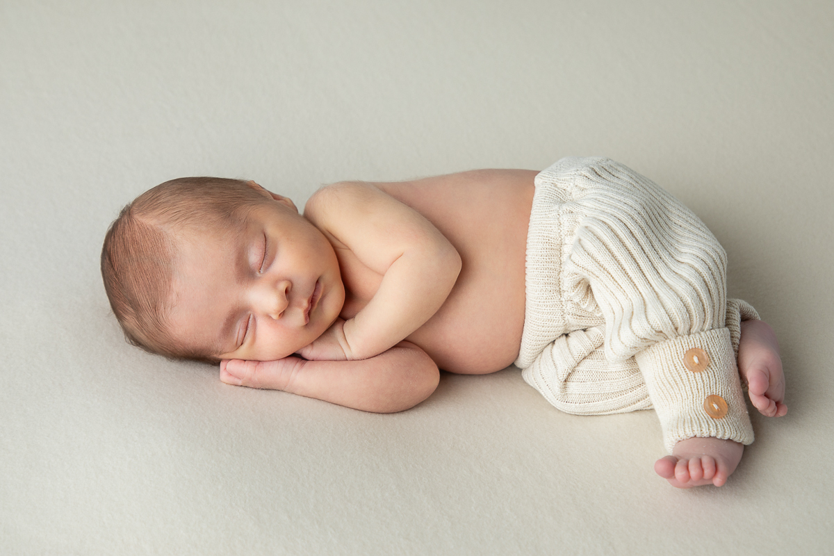 ensaio-newborn-ensaio-fotografico-de-bebe-recem-nascido-fotografa-de-recem-nascido-em-barbacena-minas-gerais-melhor-fotografa-de-conselheiro-lafaiete-barbacena-fotografa-em-alto-rio-doce-fotografa-infantil-minas-gerais-isabela-lobato-fotografia-barbacena