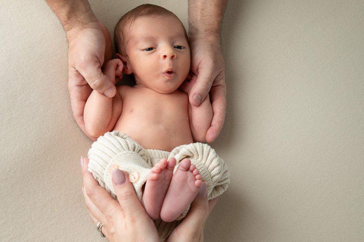 ensaio-newborn-ensaio-fotografico-de-bebe-recem-nascido-fotografa-de-recem-nascido-em-barbacena-minas-gerais-melhor-fotografa-de-conselheiro-lafaiete-barbacena-fotografa-em-alto-rio-doce-fotografa-infantil-minas-gerais-isabela-lobato-fotografia-barbacena