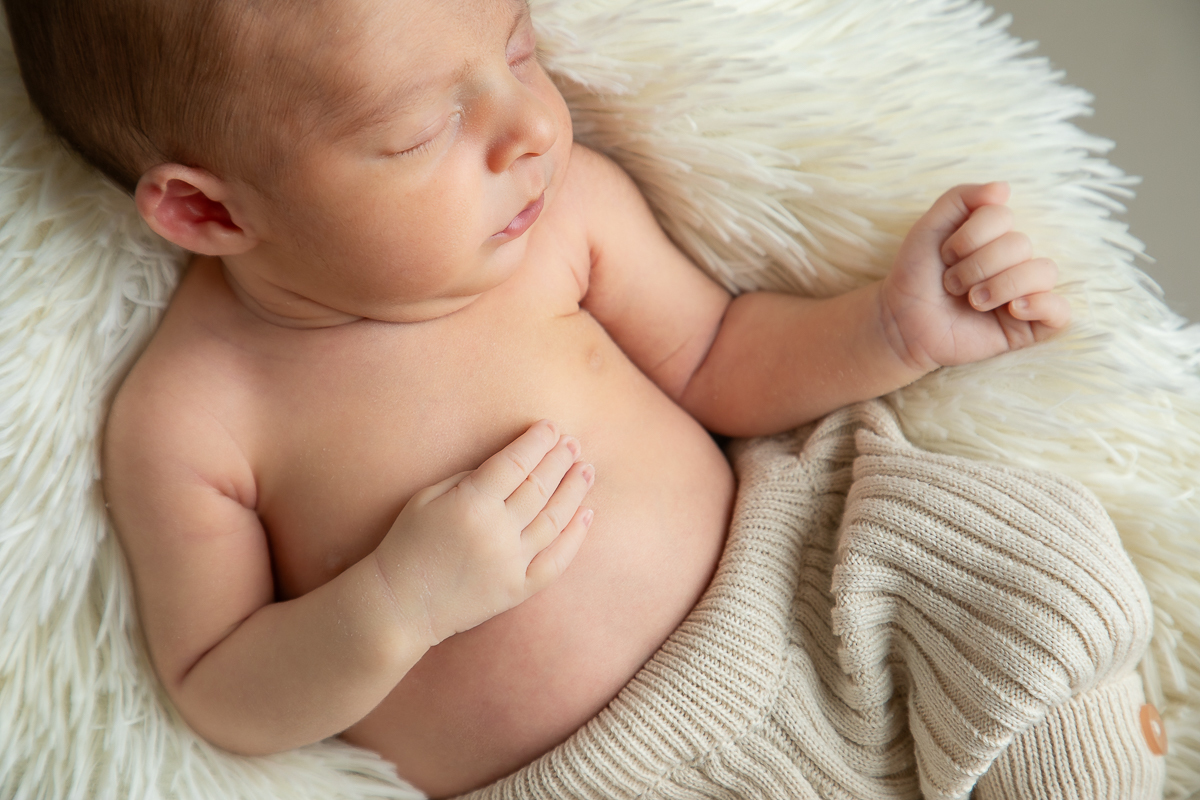 ensaio-newborn-ensaio-fotografico-de-bebe-recem-nascido-fotografa-de-recem-nascido-em-barbacena-minas-gerais-melhor-fotografa-de-conselheiro-lafaiete-barbacena-fotografa-em-alto-rio-doce-fotografa-infantil-minas-gerais-isabela-lobato-fotografia-barbacena