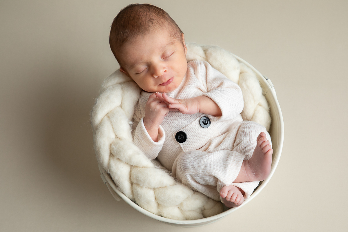 ensaio-newborn-ensaio-fotografico-de-bebe-recem-nascido-fotografa-de-recem-nascido-em-barbacena-minas-gerais-melhor-fotografa-de-conselheiro-lafaiete-barbacena-fotografa-em-alto-rio-doce-fotografa-infantil-minas-gerais-isabela-lobato-fotografia-barbacena