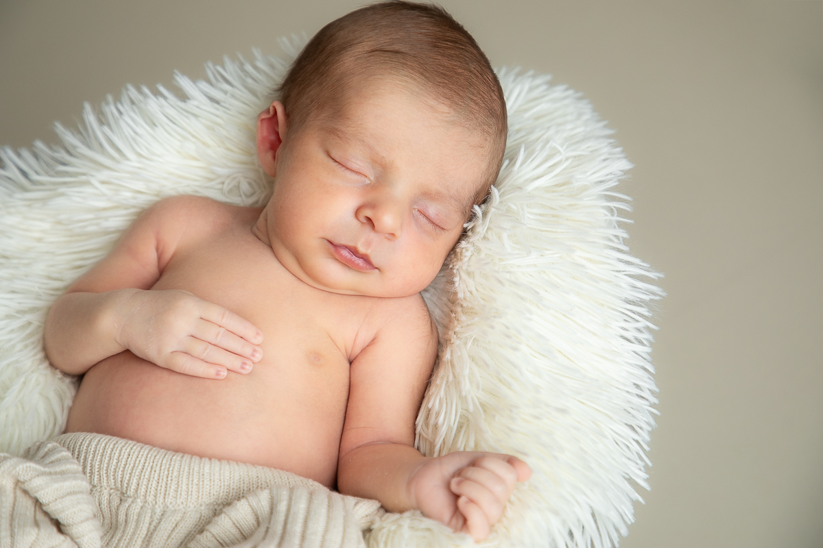 ensaio-newborn-ensaio-fotografico-de-bebe-recem-nascido-fotografa-de-recem-nascido-em-barbacena-minas-gerais-melhor-fotografa-de-conselheiro-lafaiete-barbacena-fotografa-em-alto-rio-doce-fotografa-infantil-minas-gerais-isabela-lobato-fotografia-barbacena
