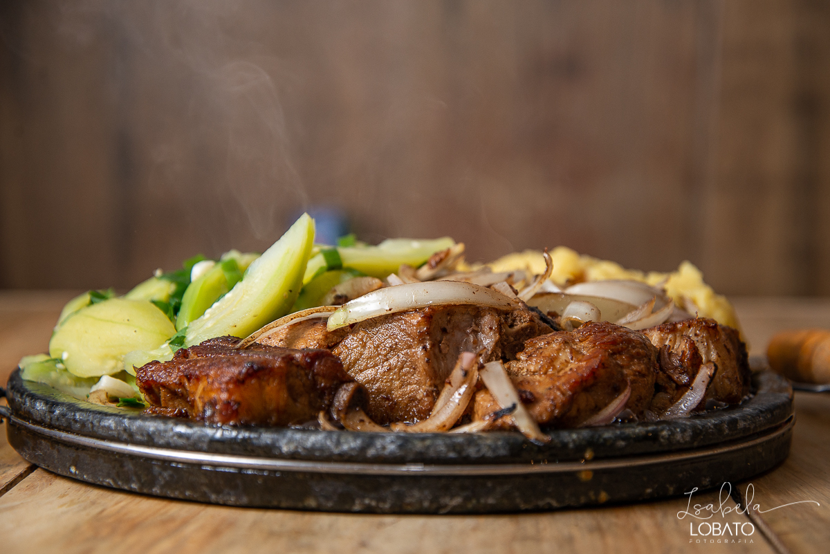 Botequinho do Miller_Costela de Porco_Jiló_Angu_Cebola_De Bar em Bar