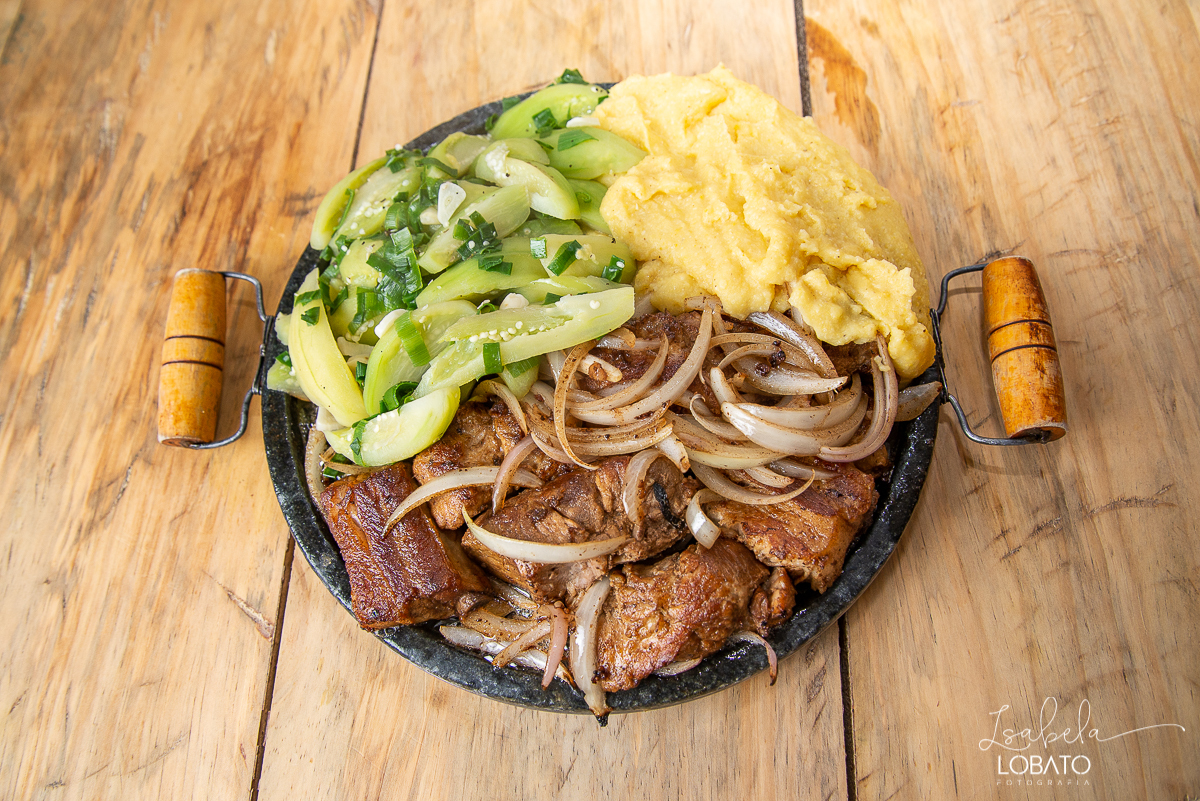 Botequinho do Miller_Costela de Porco_Jiló_Angu_Cebola_De Bar em Bar