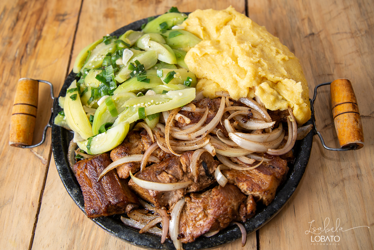 Botequinho do Miller_Costela de Porco_Jiló_Angu_Cebola_De Bar em Bar