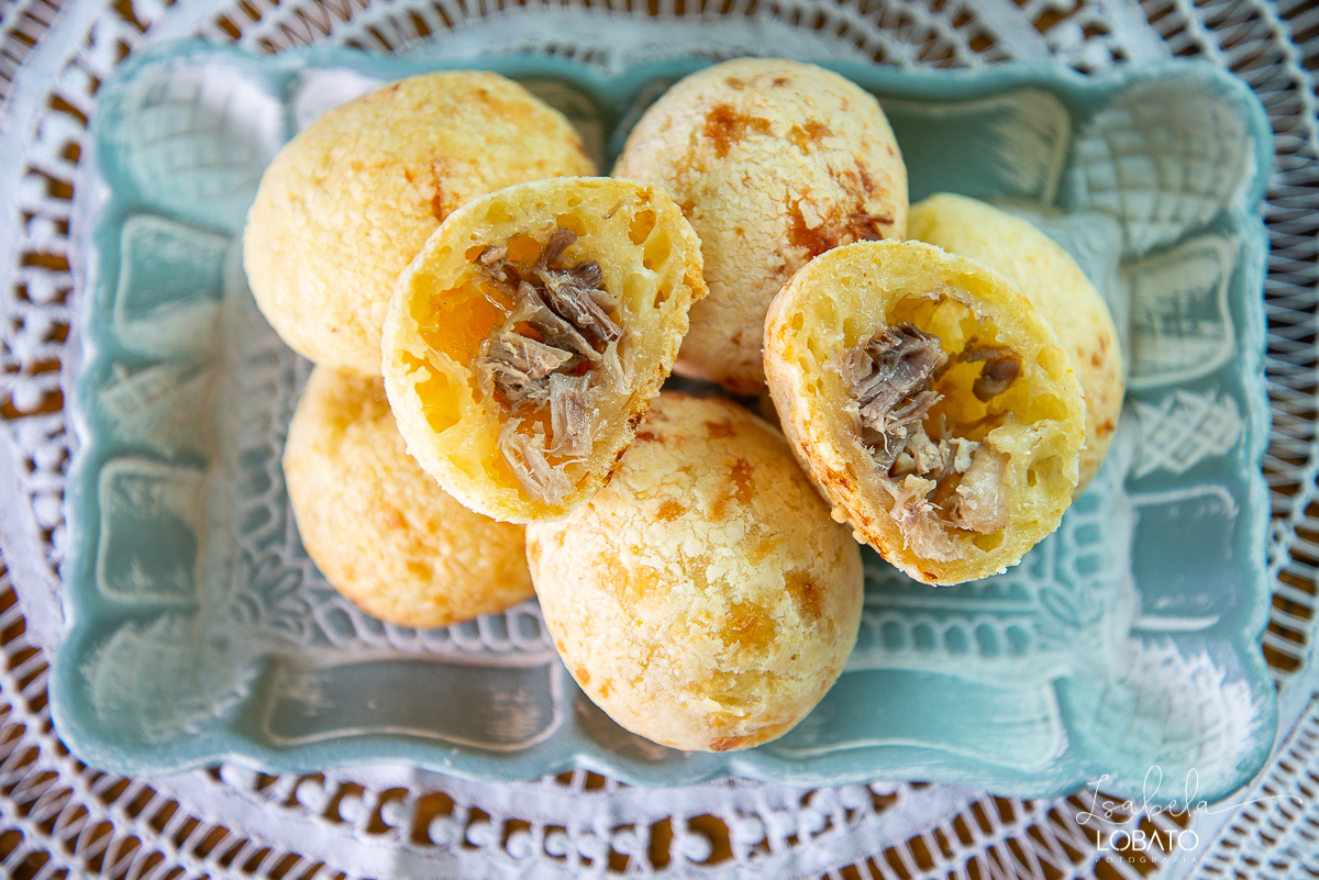 pao-de-queijo-com-pernil-barbacena-minas-gerais-foto-de-pao-de-queijo-coquetel-fotografia-gourmet-isabela-lobato-fotografia
