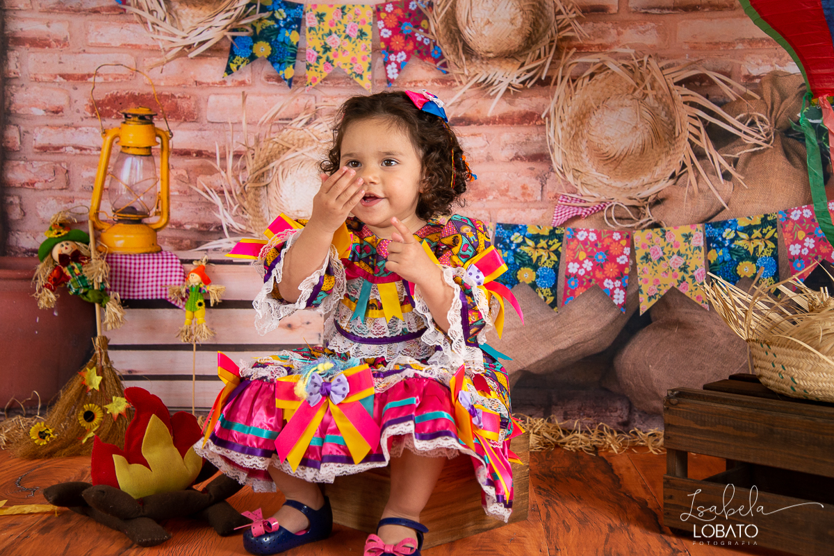 festa-junina-2019-arraia-ensaio-fotografico-junino-fotografo-em-barbacena-isabela-lobato-vestido-de-quadrilha-loja-caravela-bq-fotografia-isabela-lobato