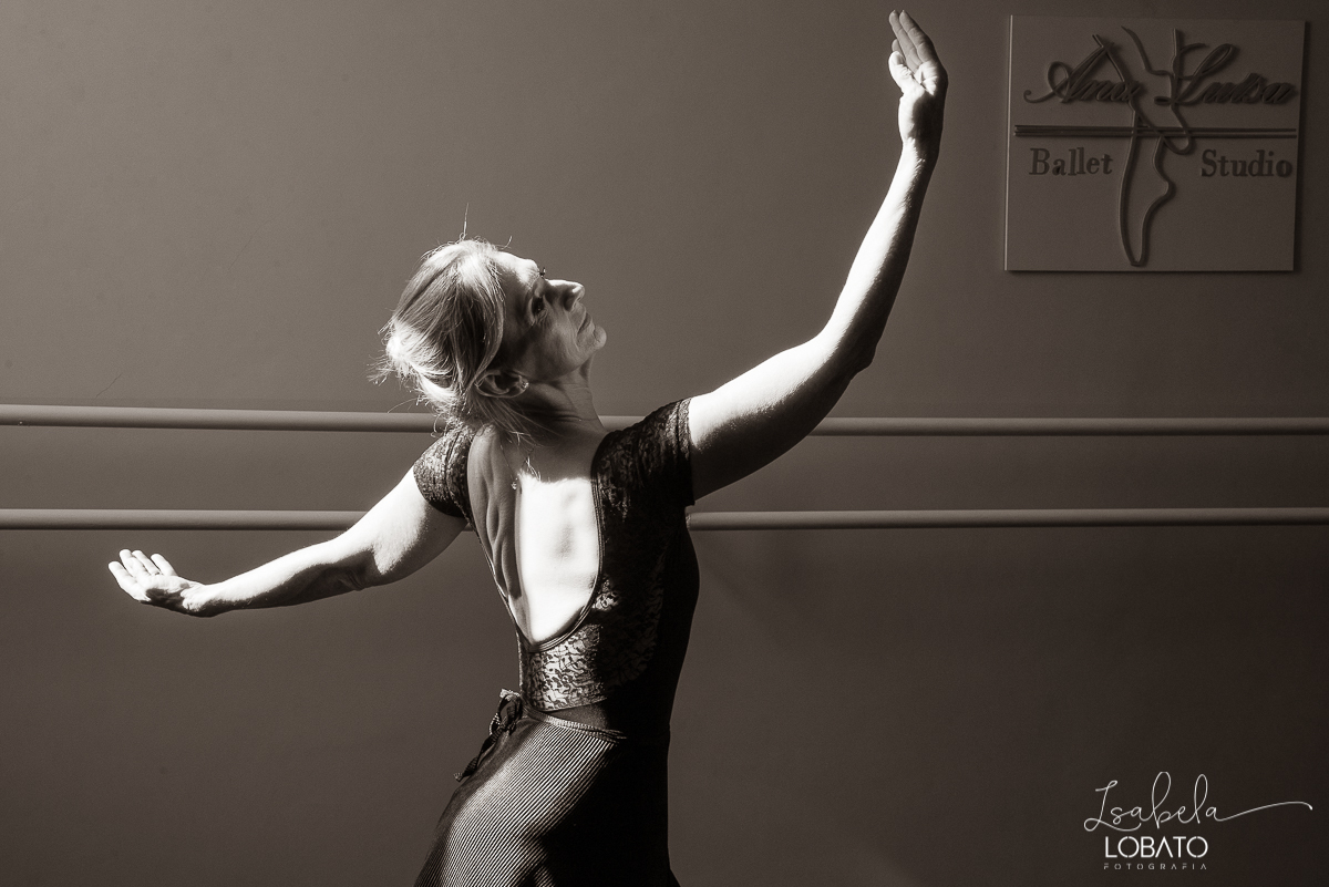ensaio-fotográfico-em-estúdio-fotógrafa-isabela-lobato-barbacena-ana-luisa-ballet-studio-bailarina-bale-adulto-fotógrafa-em-barbacena-isabela-lobato