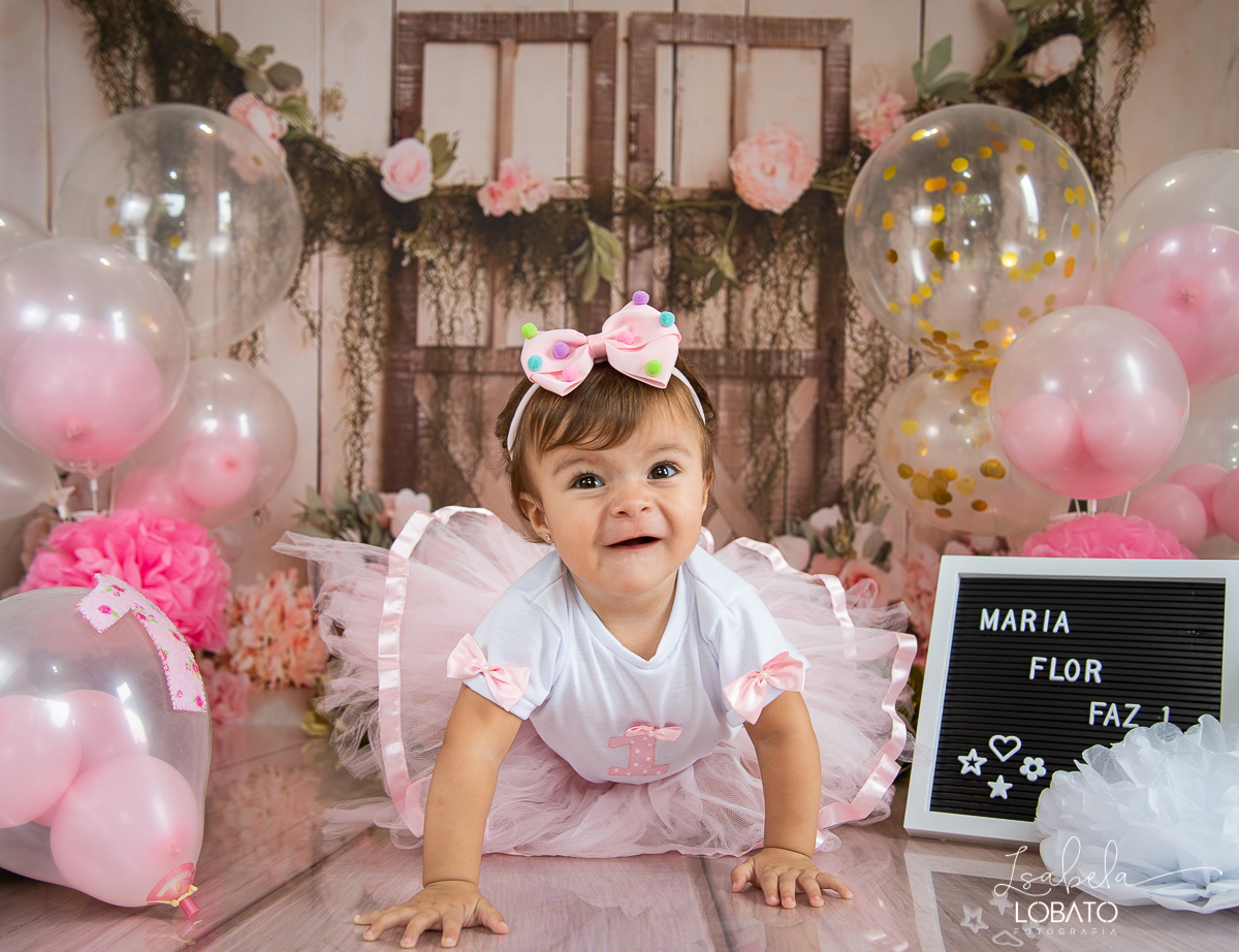 fotografia-de-criança-fotografia-infantil-barbacena-estudio-fotografico-barbacena-isabela-lobato-fotografia-festa-de um-ano-a-hora-do-bolo-maria-flor-smash-the-cake